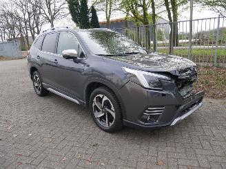 krockskadad bil auto Subaru Forester PREMIUM AWD PANORAMADAK LEER LED BENZINE HYBRIDE 2023/3