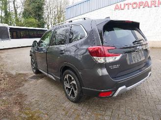 Subaru Forester PREMIUM AWD PANORAMADAK LEER LED BENZINE HYBRIDE picture 3
