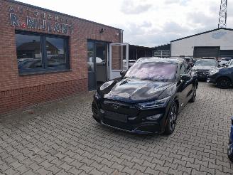 Schadeauto Ford Mustang Mach-e PREMIUM AWD LEER PANORAMADAK B & O 2021/6