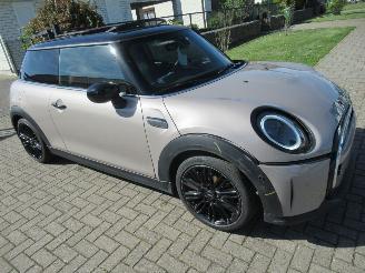 Schadeauto Mini Cooper 1.5 Aut.Climatronic Leer Navi Camera Panorama/Schuifdak Stoel-Verwarming... 2023/8