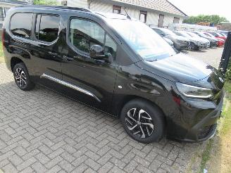 Toyota ProAce Proace City 1.5D 130pk AUT. Lang 7-Zits Climatronic Navi Camera Stoel/StuurVerwarming Keyless-Go picture 2