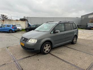 Unfallwagen Volkswagen Touran 1.6 16v FSI Athene 7 persoons 2004/4