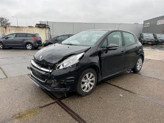 Damaged car Peugeot 208 1.2 PureTech Active 2016/9
