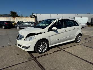 krockskadad bil auto Mercedes B-klasse 160 2010/5