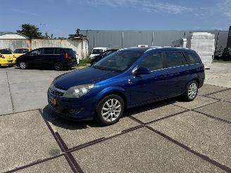 krockskadad bil auto Opel Astra 1.4 Wagon 2010/1