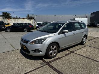 krockskadad bil auto Ford Focus 1.6 Comfort Wagon 2011/2