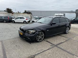 Voiture accidenté BMW 3-serie 318i Touring Luxury Line 2012/1