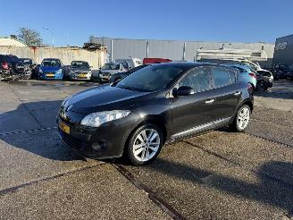 uszkodzony samochody osobowe Renault Mégane 1.6 Celsium 2010/10