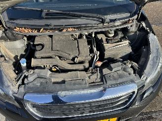 Peugeot 108 1.0 e-VTI ALLURE picture 12