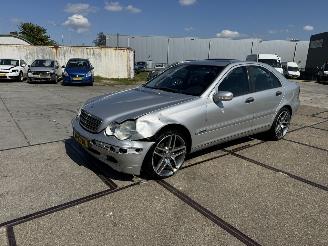 Schadeauto Mercedes C-klasse 200 K Avantgarde 2000/8
