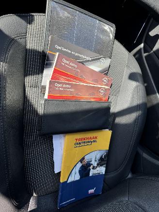 Opel Astra 1.4 T Sportstourer picture 9