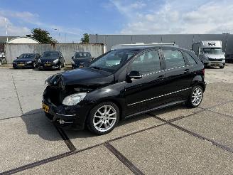 krockskadad bil auto Mercedes B-klasse B180 automaat 2010/8