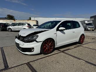 Damaged car Volkswagen Golf 2.0 GTI adidas 2010/7