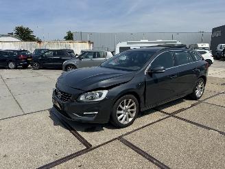 Coche accidentado Volvo V-60 1.6 D2 R-Design 2014/10