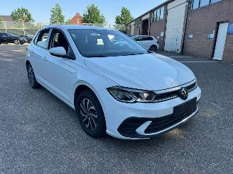Schadeauto Volkswagen Polo Life 95PK Achteruitrijcamera PDC 2024/7