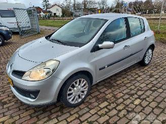 Unfallwagen Renault Clio 1.2   deurs 2009/4
