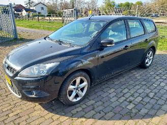 Schadeauto Ford Focus 1.6 TDCI + apk 2010/9
