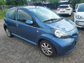 damaged passenger cars Toyota Aygo 5 deurs 2009/2