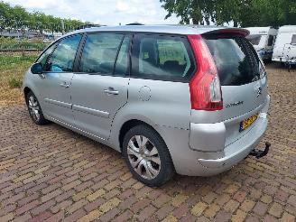 Citroën C4-picasso 1.8iAmbiance 7 persoons + Apk   500 euro minimum prijs picture 4