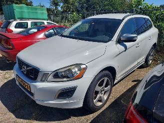 skadebil auto Volvo Xc-60 GERESERVEERD  2.0 Benzine AUTOMAAT 2011/2