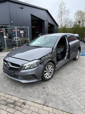 Vrakbiler auto Mercedes  a160 2016/10