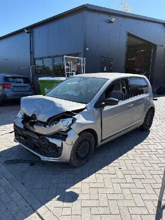 Damaged car Volkswagen Up! beats uitvoering 2019/8