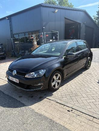 Vaurioauto  passenger cars Volkswagen Golf 1.2 tsi automaat highline 2013/2