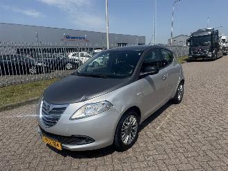krockskadad bil auto Lancia Ypsilon 0.9 TwinAir Silver 63Kw AIRCO 2013/5