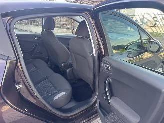 Peugeot 208 1.2 VTi 60Kw AIRCO picture 18