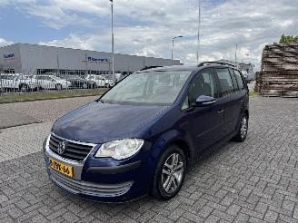 Damaged car Volkswagen Touran 1.9 TDI 77Kw Airco - Navi - 7-Persoons 2010/7
