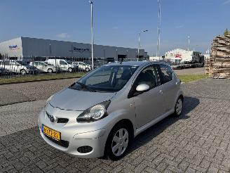 damaged passenger cars Toyota Aygo 1.0 12V Airco 2011/8