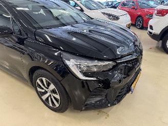 Renault Clio 1.6 E-Tech Hybrid 145 Equilibre picture 9