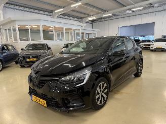 Avarii autoturisme Renault Clio 1.6 E-Tech Hybrid 145 Equilibre 2022/10