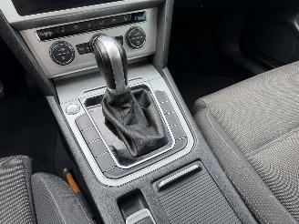 Volkswagen Passat 1.6 TDI 88Kw DSG Clima - Navi picture 17