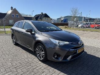 Vaurioauto  passenger cars Toyota Avensis 1.8 VVT-i   AUTOMAAT 2016/12