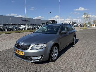 damaged passenger cars Skoda Octavia 1.2 TSI 77Kw Clima - Navi 2013/9