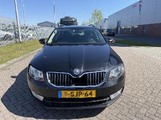 Skoda Octavia 1.6 TDI 77Kw Clima - NAVI picture 8