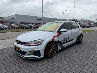 Vaurioauto  passenger cars Volkswagen Golf 2.0 GTI Performance 245PK 2017/1