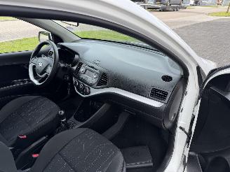 Kia Picanto 1.2 CVVT 63kw AIRCO picture 17