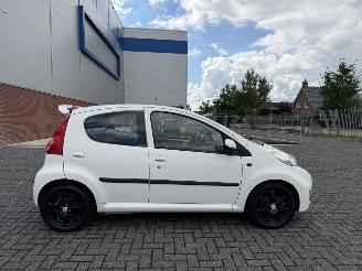 Peugeot 107 1.0 12V Sublime AIRCO picture 2