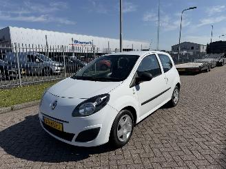 Voiture accidenté Renault Twingo 1.2 43kw Acces 2010/11