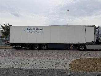 Vaurioauto  trailers Schmitz Cargobull  SKO 24 3-Asser Koeler 2013/6