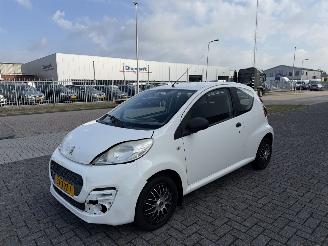 Unfallwagen Peugeot 107 1.0 50kw AIRCO 2012/3