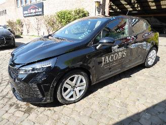 krockskadad bil auto Renault Clio  2024/7