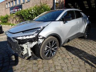krockskadad bil auto Toyota CH-R Hyb HEV 2024/4