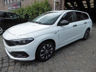 krockskadad bil auto Fiat Tipo Sportwagon City Life 2022/2