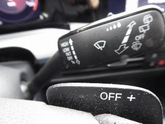 Volkswagen Golf Life picture 18