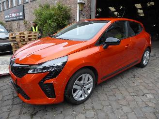 krockskadad bil auto Renault Clio V Evolution 2024/7