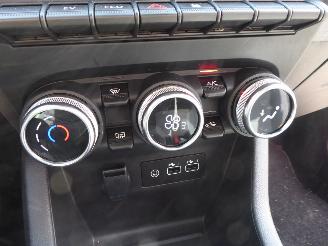 Renault Clio Evolution E Tech picture 18