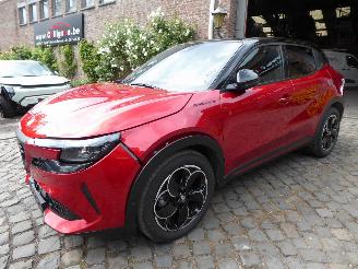 damaged passenger cars Alfa Romeo Junior Ibrida 1.2 VGT 48V-Hybrid 100 kW Speciale 2025/2